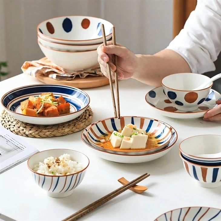 4_Odor-Free-Customizable-Ceramic-Floral-Pattern-Tableware-for-Restaurant-Catering-Service-from-webp