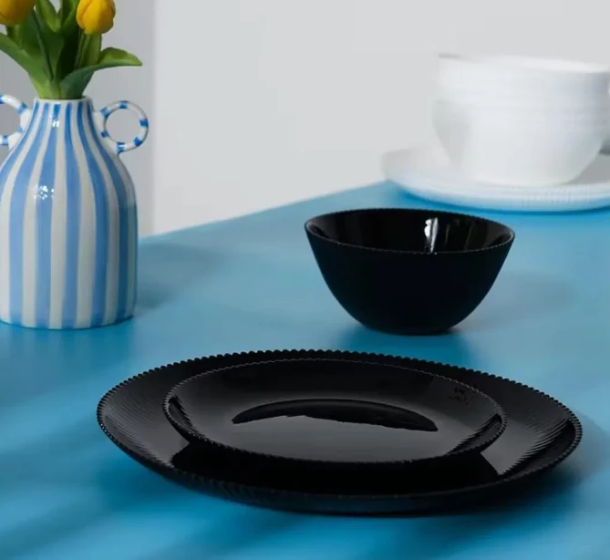Luxury Vertical Stripe Black Ribbed Opal Glassware Dinner Set suppliers